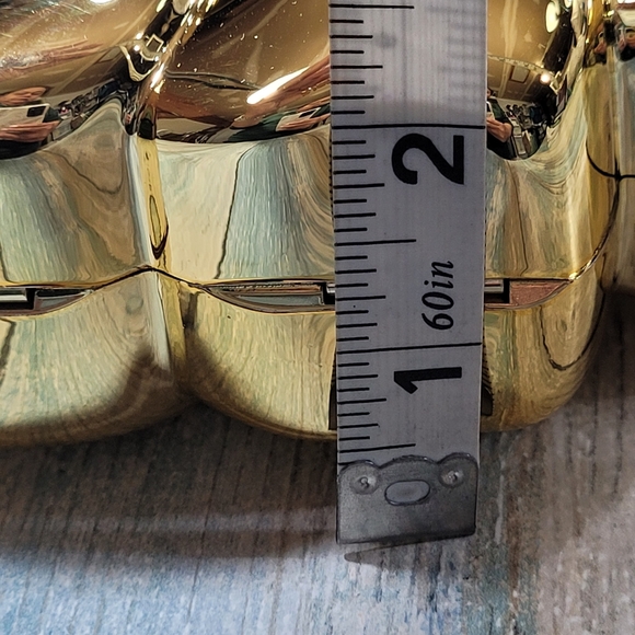 Gold Flower Clutch Bag. - Picture 10 of 10